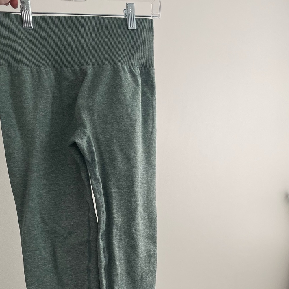 navigation sage green scrunch seamless leggings- medium
